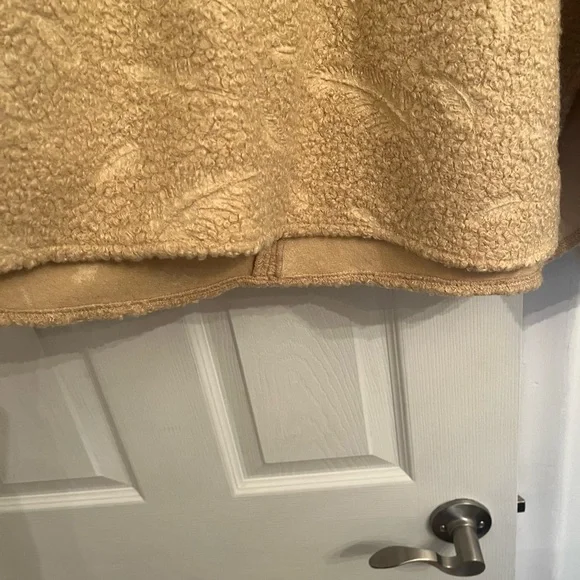 Zara Women's Gold Poncho - Picture 5 of 9